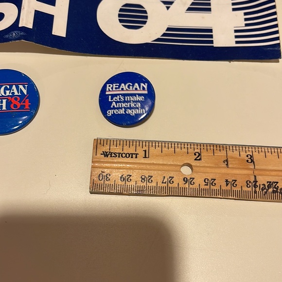 Original presidential Ronald Reagan campaign buttons and bumper stickers - Picture 6 of 8